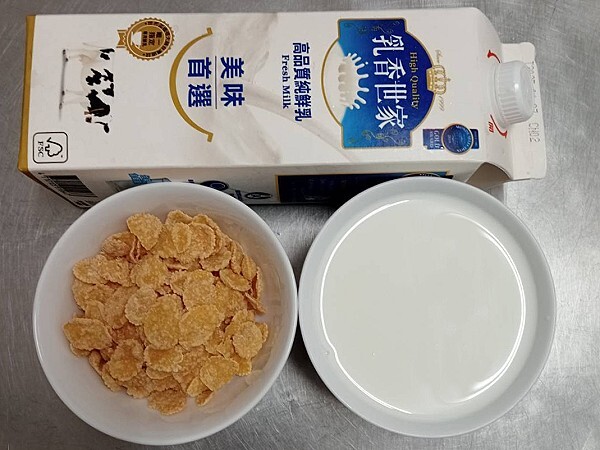穀類脆片+鮮奶圖片