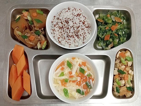 (紅藜飯)+清蒸魚+肉末香菇燜冬瓜+季節時蔬+田園蛋花湯+四季水果圖片